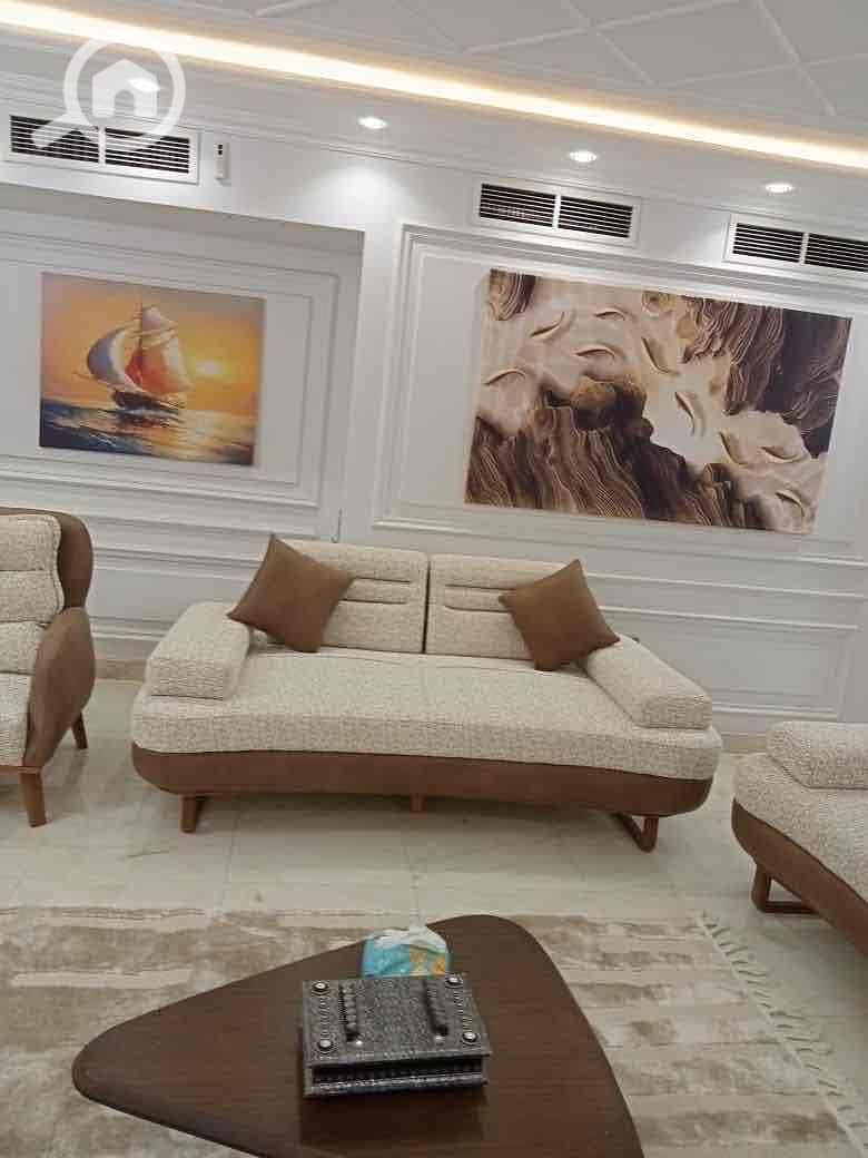 7 04d5908f-7728-4b1d-ba28-1ff4a3e7b37d. jpg