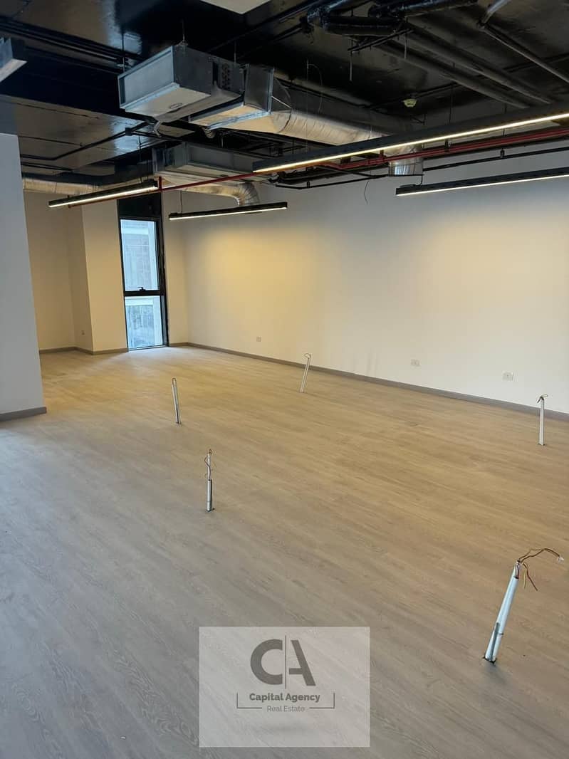 2 735d4bf9-ee2b-46d6-be71-161ec6a3ed05. jpg