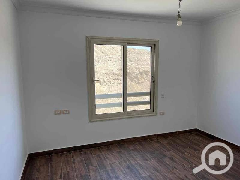 10 7e072838-434f-4a0b-84d6-fc005e6a6b42. jpg