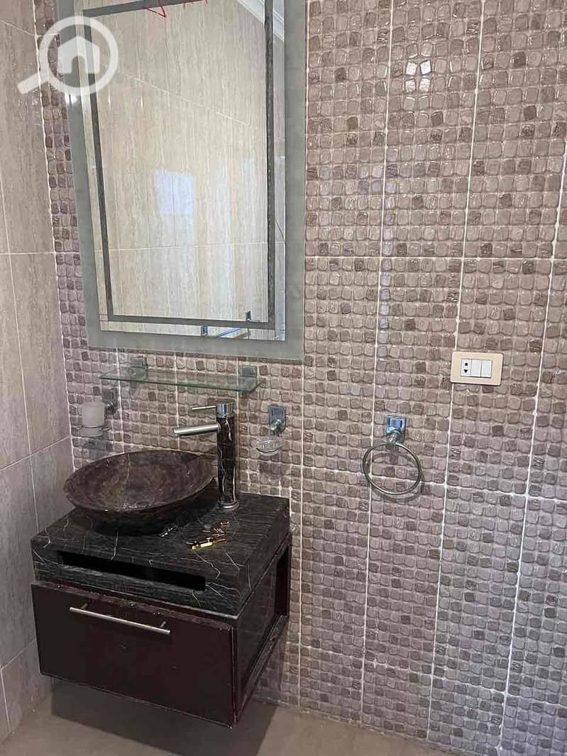 7 981892ff-a11d-40f0-a30d-ed8f7006b825. jpg