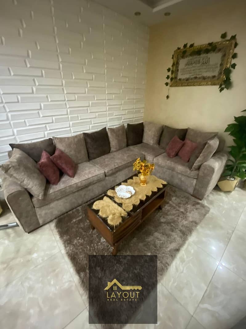 4 5b5bb676-3fe1-48e4-950f-181651549d02. jpg