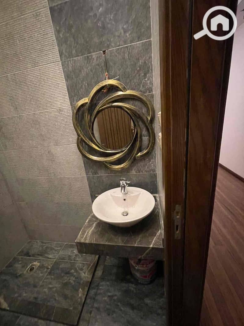 4 5f2a7ff0-2490-44b3-a4f8-bc0837ba9ac1. jpg