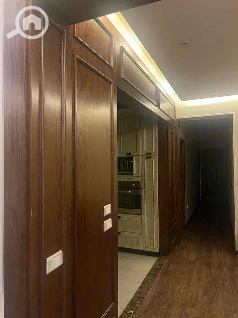 10 045f0067-896f-4f08-b445-fc94e8631c10. jpg