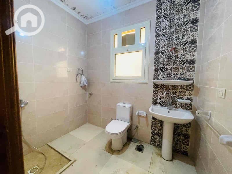 4 5afc19e5-1449-4911-8019-1e0e2a45ceb8. jpg