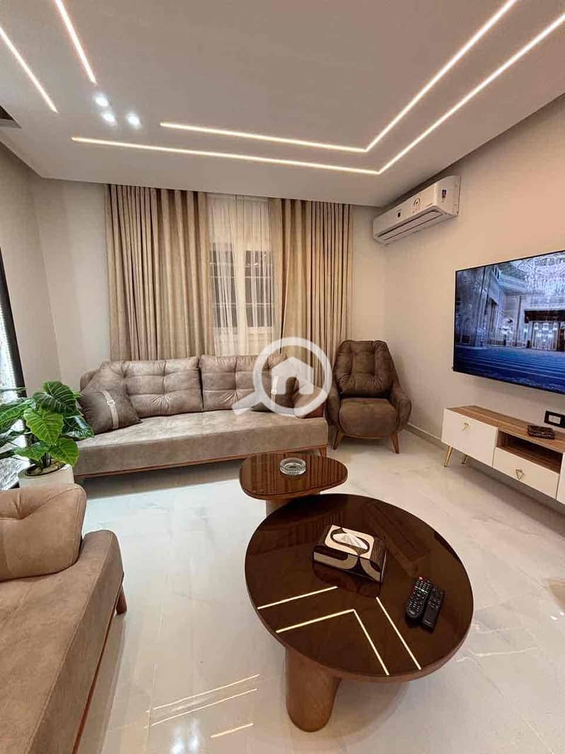 4 c8b03a8d-3f2e-492c-a3de-e5f58e145533. jpg