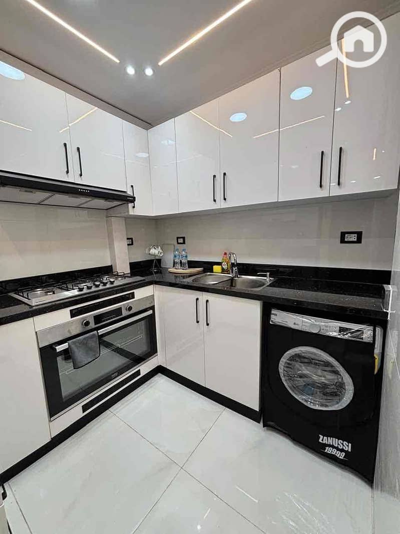 10 a38d0f3d-8096-4440-a578-262afcdb2a75. jpg