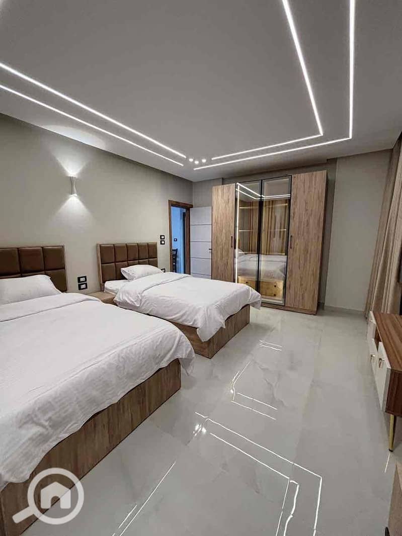 27 931ce2c5-e5cc-4078-87b3-a9e5b0d06721. jpg