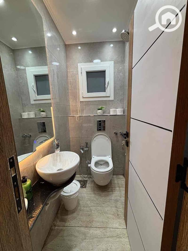 35 18f03b4b-7219-43ad-a627-0f30244ff265. jpg