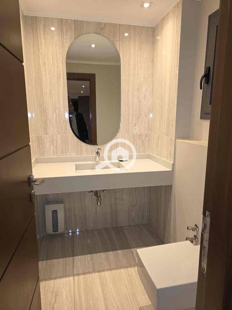 2 bb93ea99-9ef2-4c8c-bbe2-e9fd81ea703e. jpg