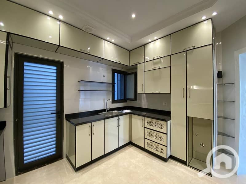 17 2ef68281-c1e9-4114-8d17-5453be41180d. jpeg