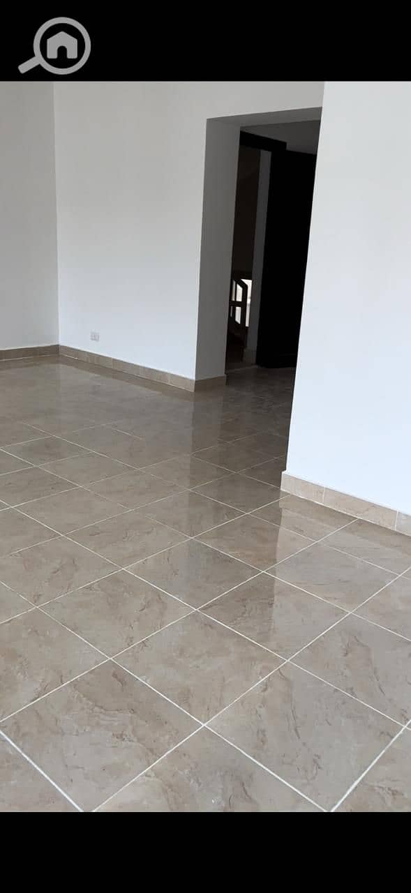 4 6b02526a-ee6a-406c-9572-2fbb5d46fbe2. jpg