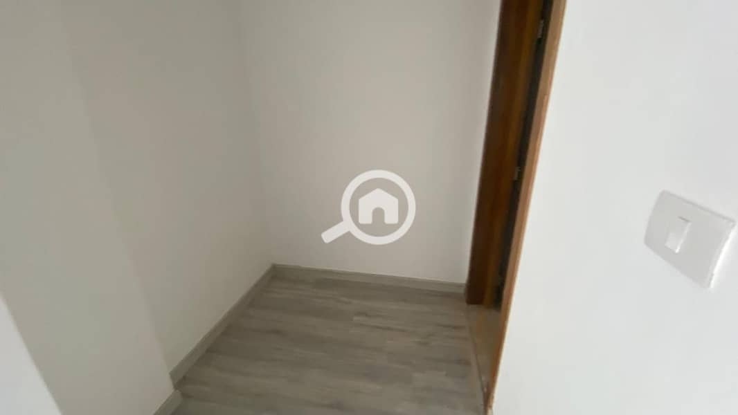 8 03cfbb9d-5fae-452a-bb3f-df3f91abe207. jpeg