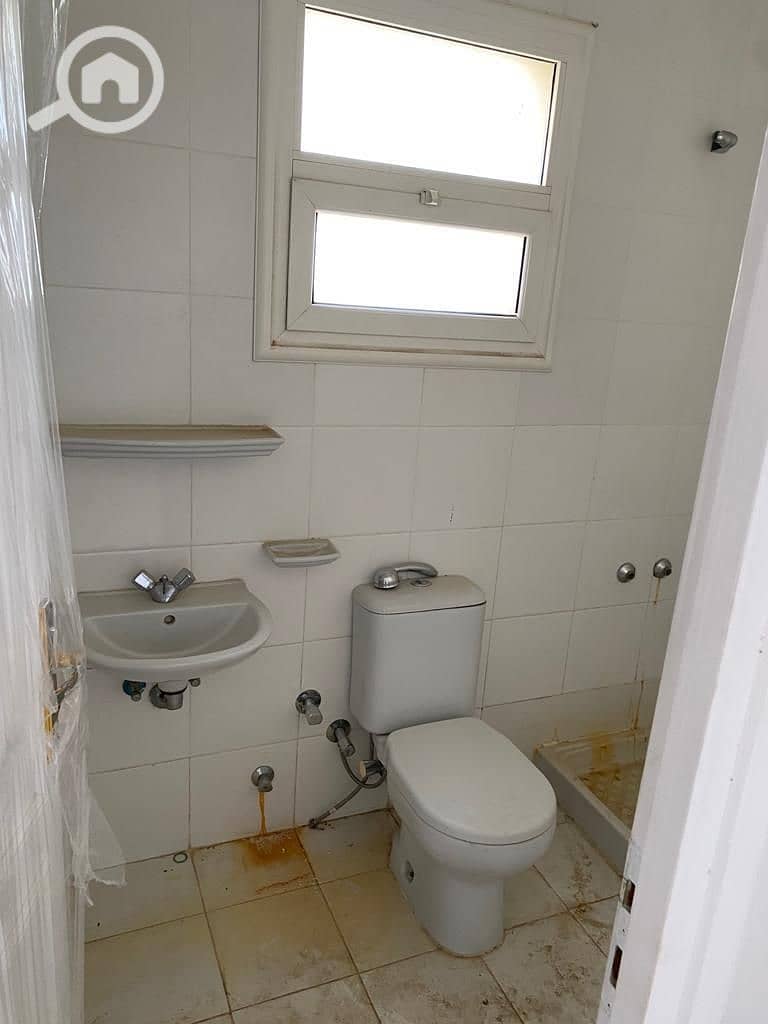 12 d7f4b125-35bb-435a-9a39-5ec3327aef17. jpg