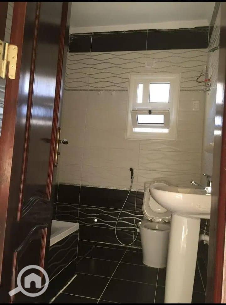 10 43359e83-0a2d-4b9a-b8d2-90089dd0a6b2. jpg