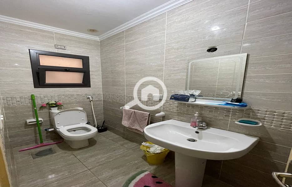 10 ad82db3a-a87a-4e53-a178-25a81eef298f. jpg