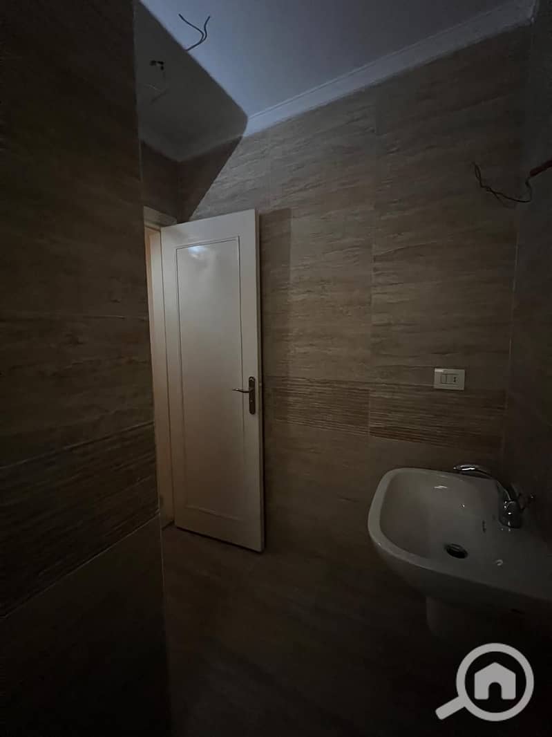 3 4df746e5-b9a6-4a73-b736-db042fb53112. jpeg