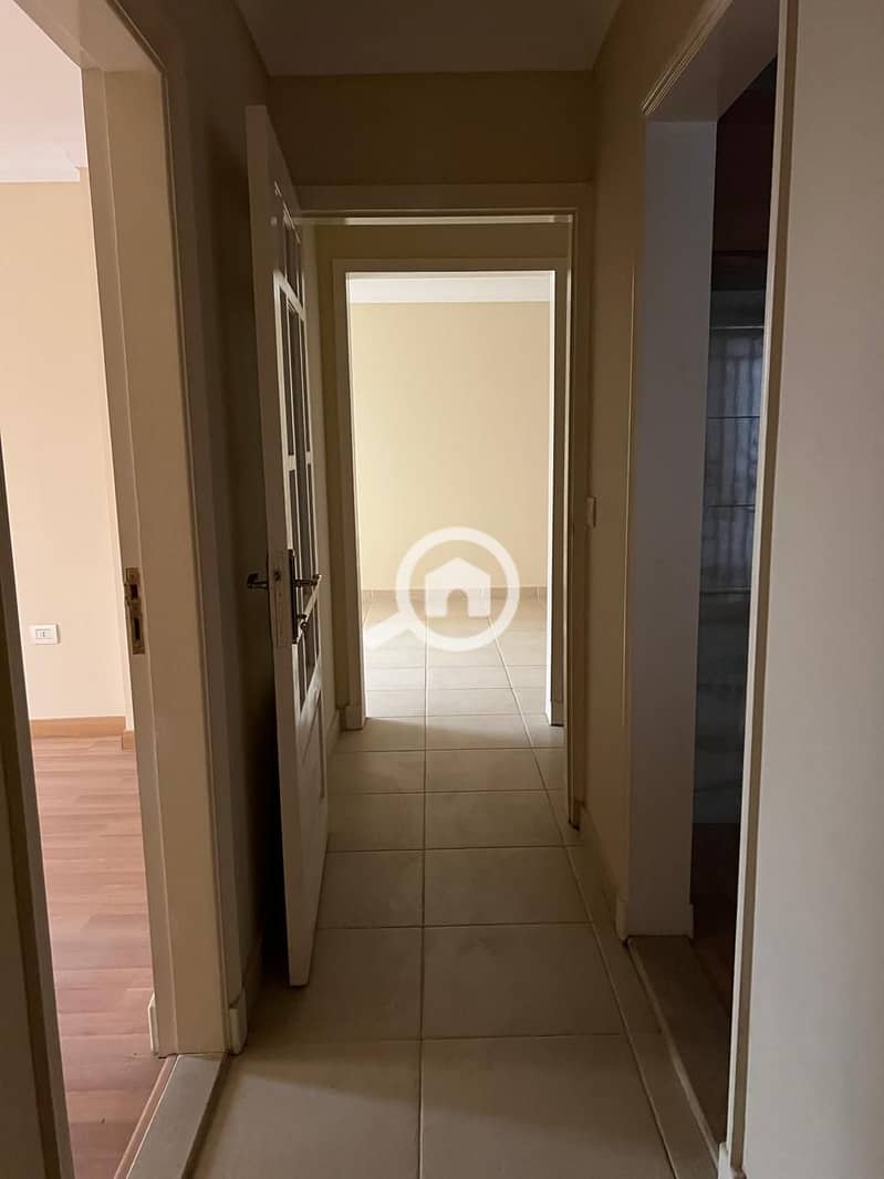 4 5c957fb2-c1aa-452c-9119-6811fb94fad0. jpeg