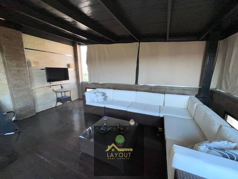 12 c391c8ed-a52a-40b0-98eb-654b8ff04047. jpg