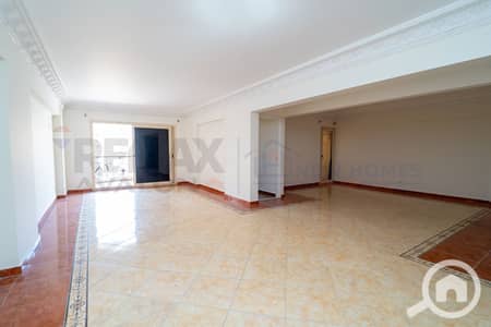 فلیٹ 4 غرف نوم للايجار في سموحة، الإسكندرية - 1. jpg