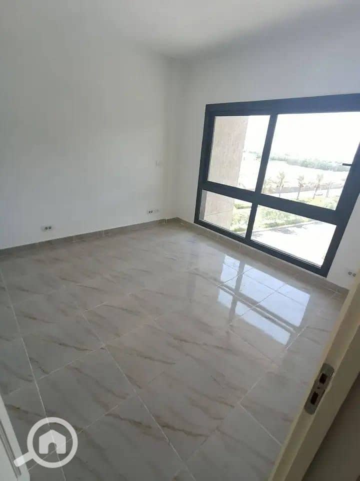 3 0f7cd40f-b1ef-4e7e-938f-d48f967fd4ea. jpg