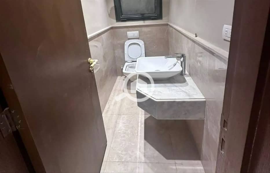 6 7060545-925a5o_1400x900. jpg