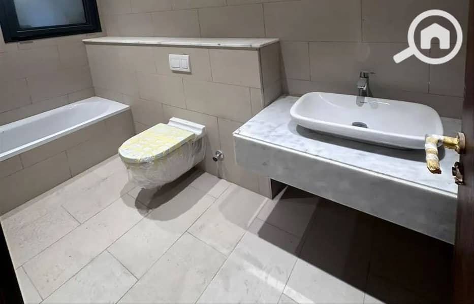 7 7060545-12600o_1400x900. jpg