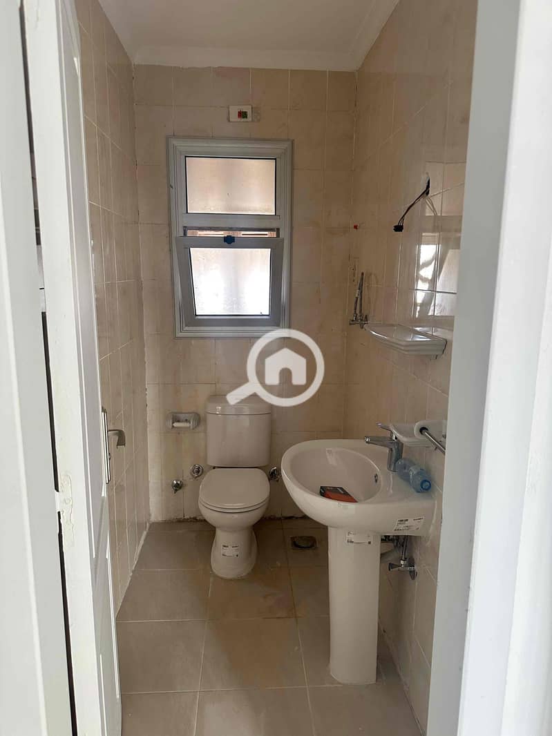 2 a3cc9b0a-910d-4a71-be30-4048424d046f. jpg