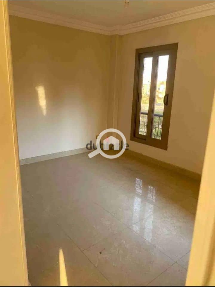 4 4163d42e-2242-4746-a3f4-8915fdf92674. jpg