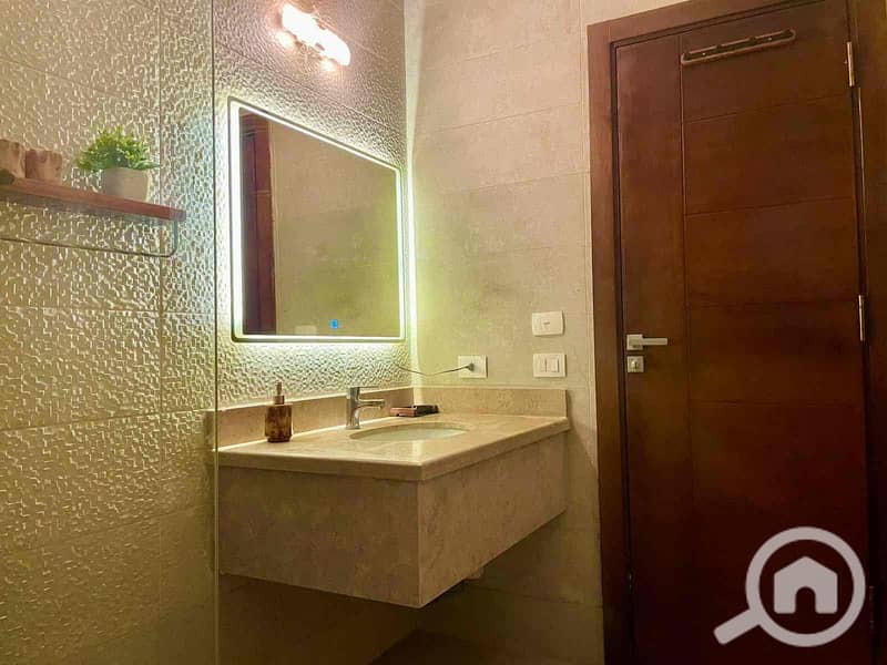 10 97978d0b-597a-4489-9d74-ca83baf3d9cf. jpg