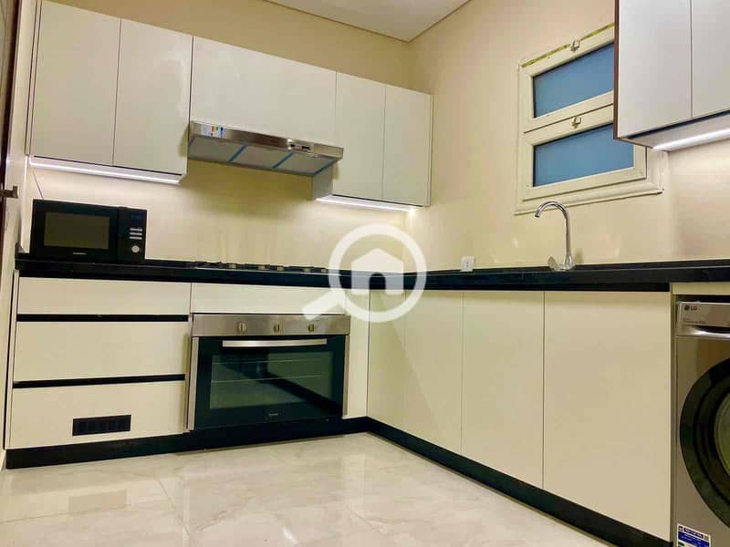 16 12f3164b-2d83-4ae0-a68e-7cdf4c829f2c. jpg