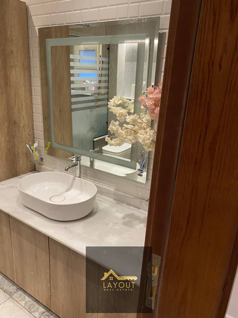 7 9e436cff-bea1-407c-a28d-260f855c0816. jpg