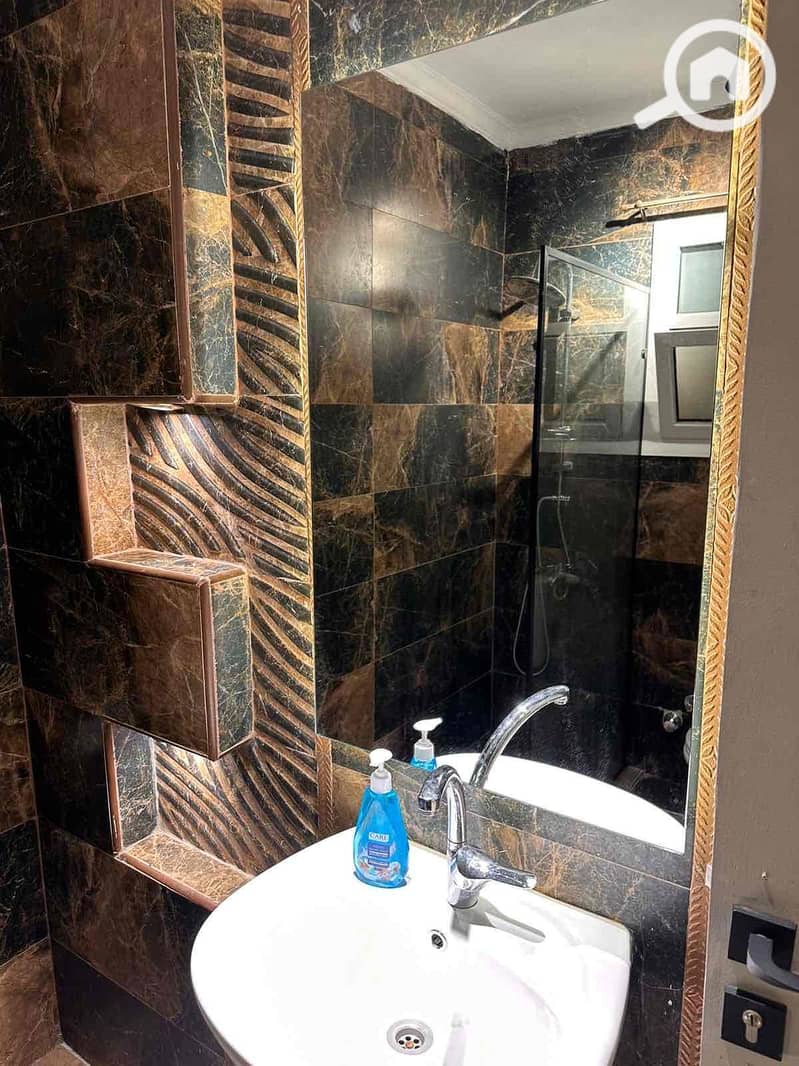 12 30aafa60-831e-4f07-beb4-576493d0e4cb. jpg