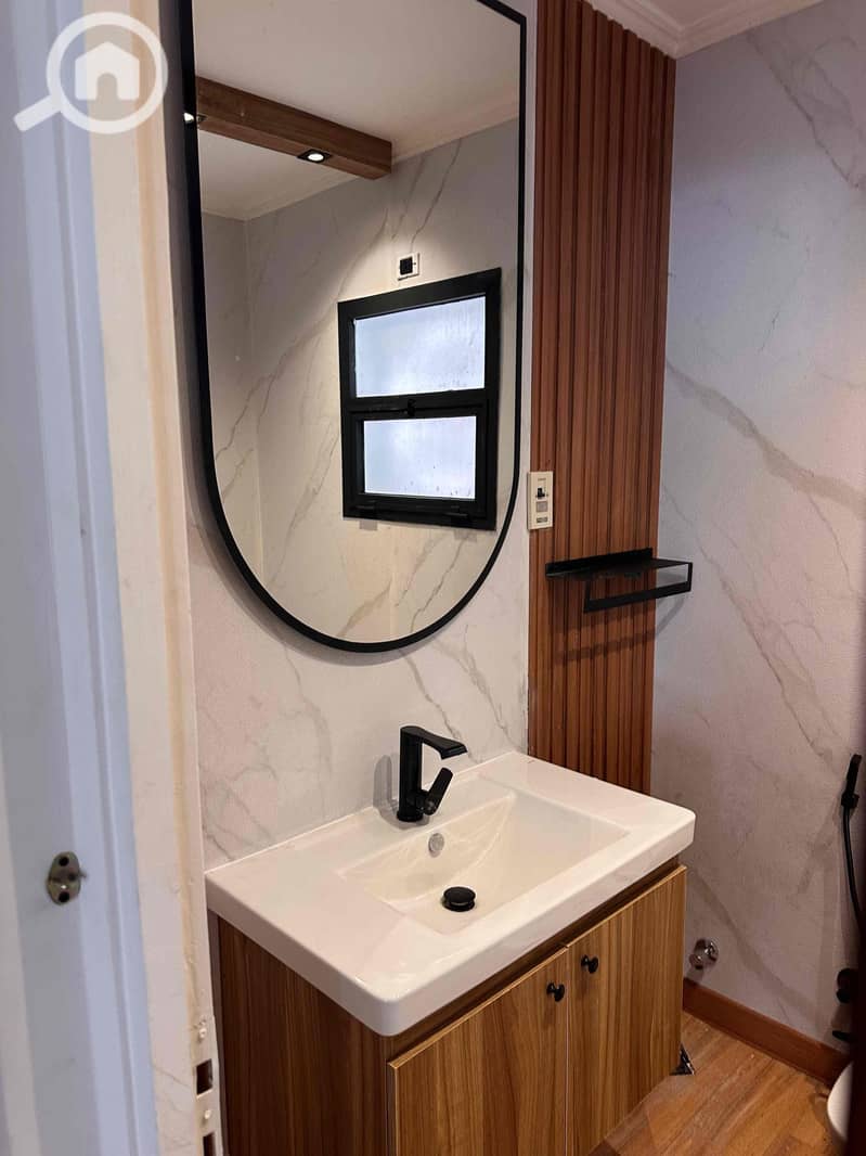 11 59efee3a-dd36-49b4-a2c8-0d94efbbff5f. jpg