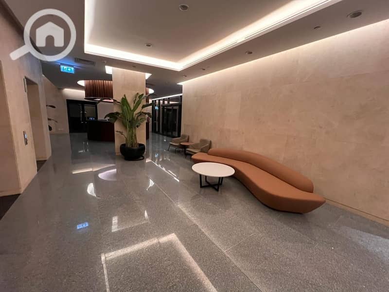 2 2537e324-fecb-4cba-8f64-c257c5c60c62. jpg