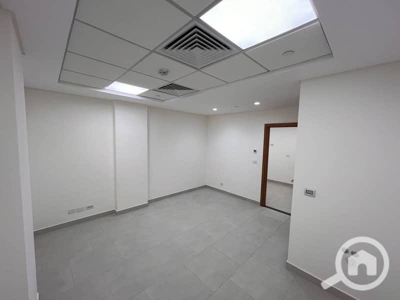 4 99a0b622-9276-451f-8b3e-07fd6fb61b80. jpg