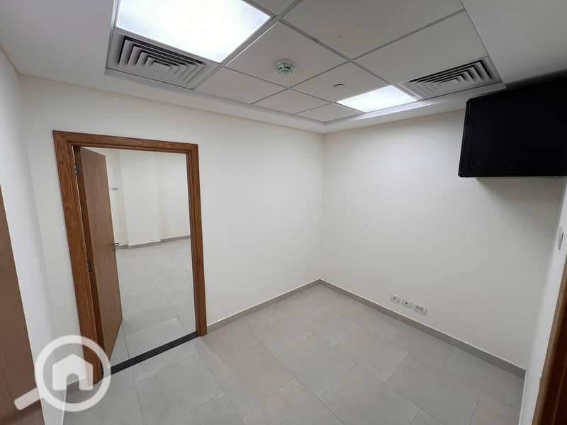 8 c30f103b-2497-4315-9478-56230acab30e. jpg