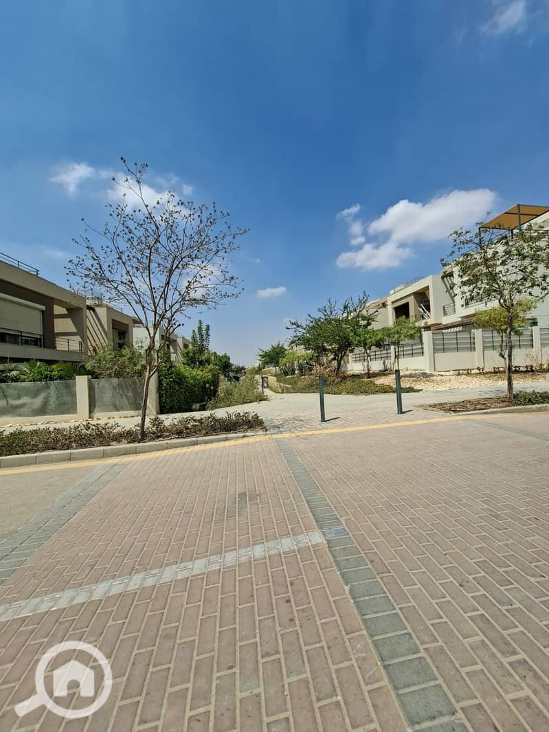 8 WhatsApp Image 2026-01-04 at 22.52. 03. jpeg