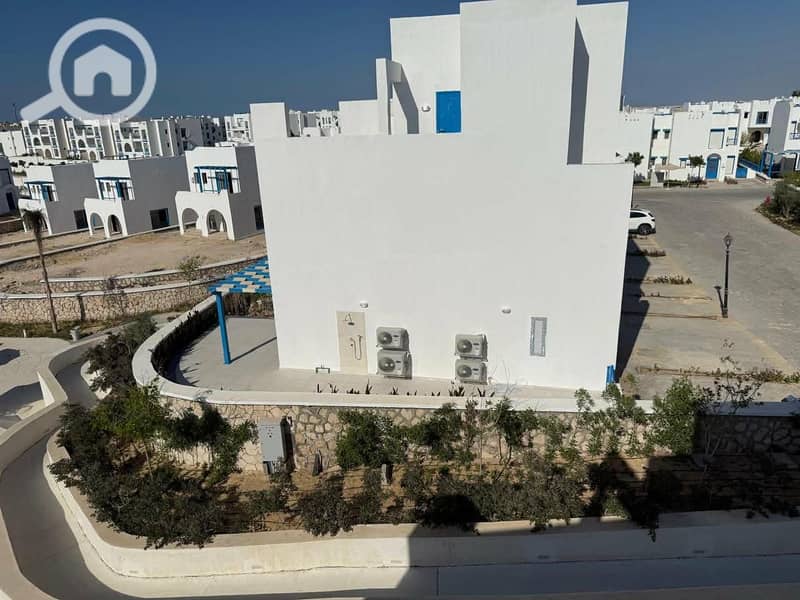 2 2e4d9ead-cd6b-4b28-9489-28f2f3142d30. jpg