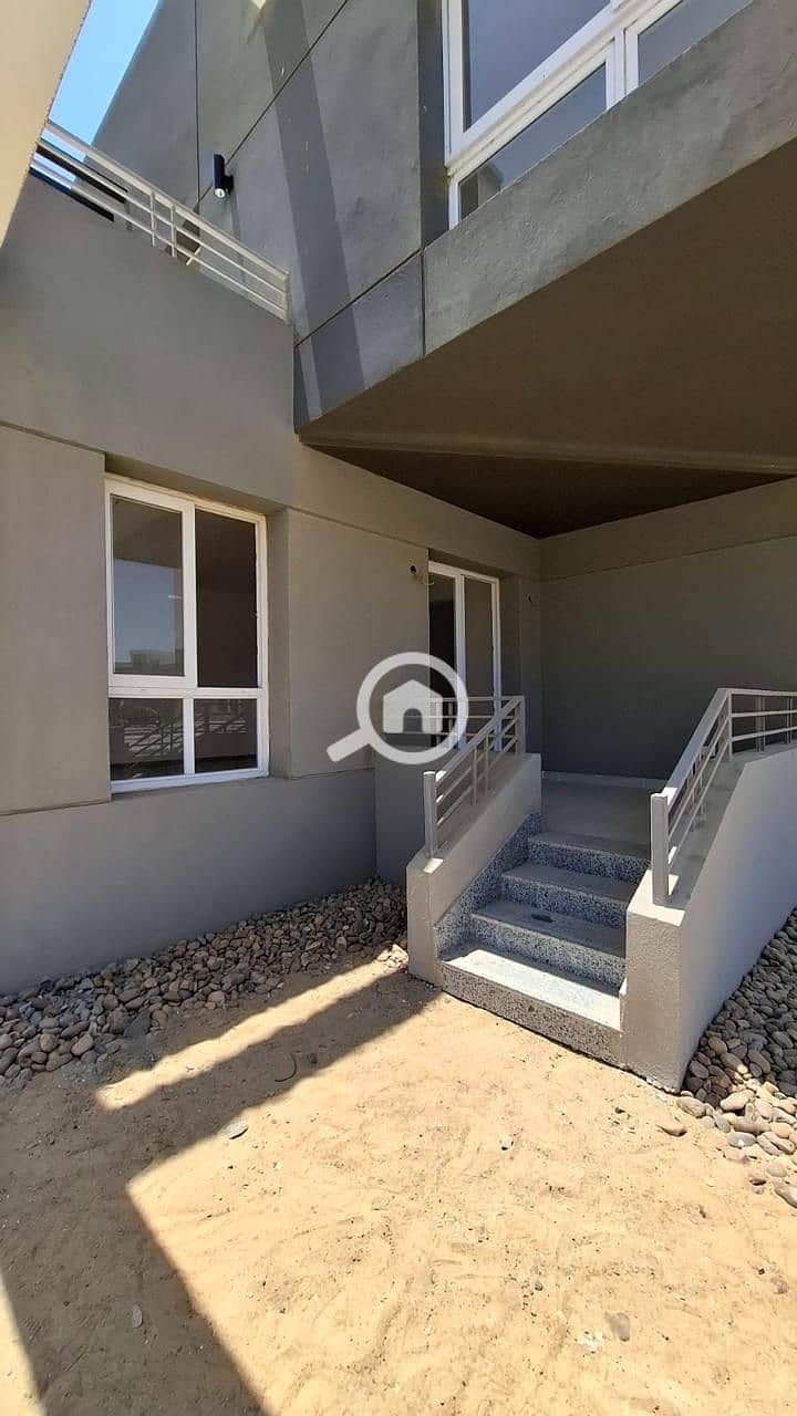 4 e03f15ea-cc95-4feb-9acc-a8902442449b. jpg