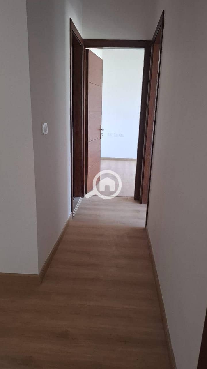 9 ca95842d-ac3d-4b8a-b10a-134bbe9f5056. jpg