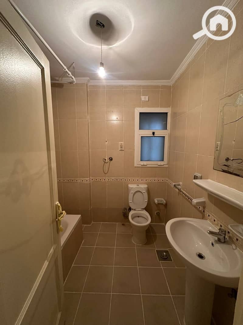 10 cb5d7d39-a7d8-4416-9a45-f0e6178abc7d. jpg