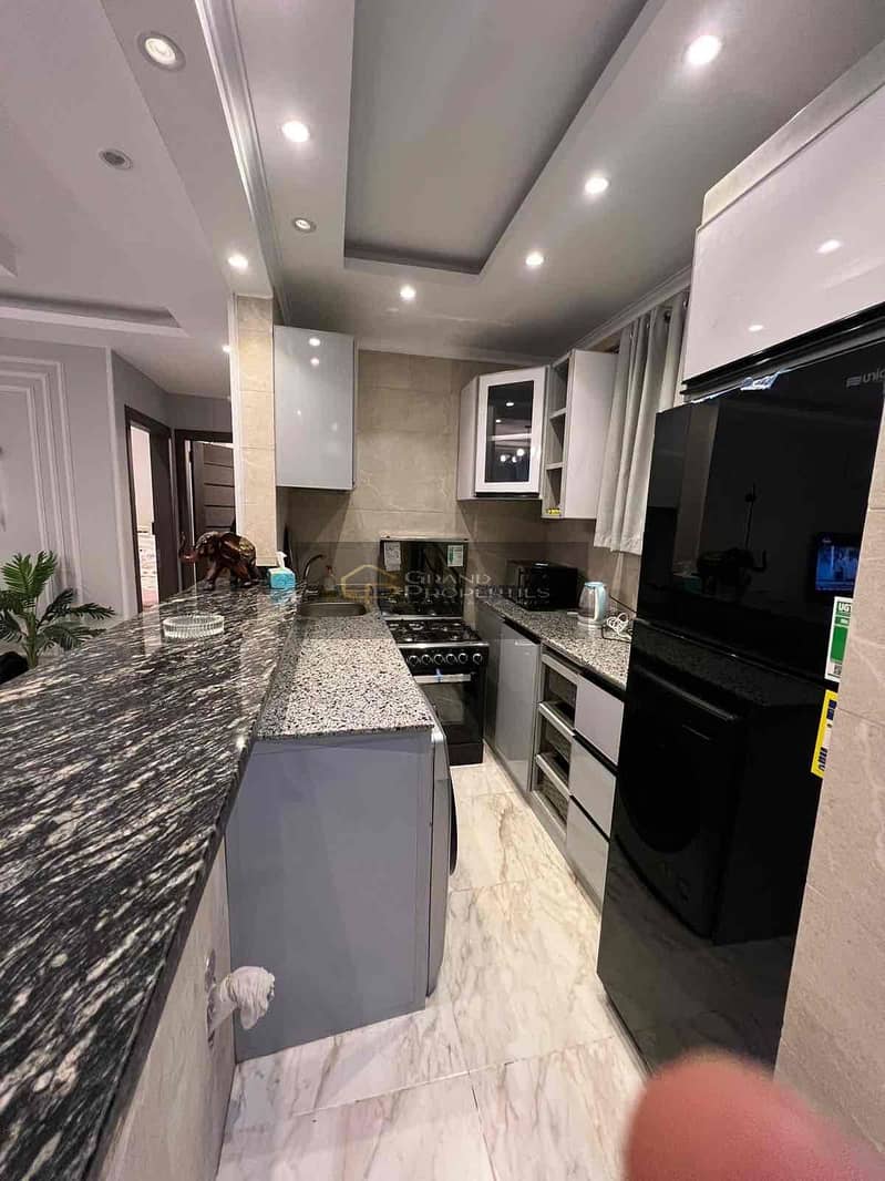 8 d9f6fafc-0554-47fa-8927-ee20ae6faf3b. jpg