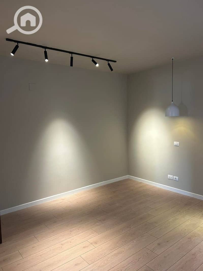 4 2e9bb65e-f1da-4235-99d8-9766fb347988. jpg