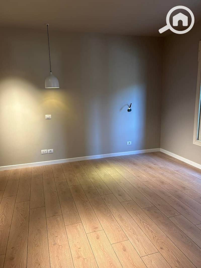 8 bb56216f-5e83-42a3-9c26-69b33ffdb0da. jpg