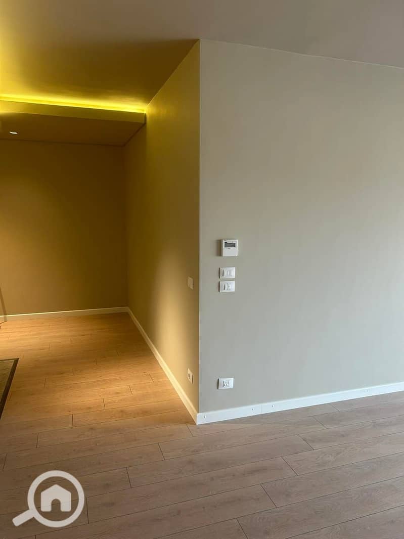 10 efeed46f-27e6-4680-a289-c96d672560a1. jpg