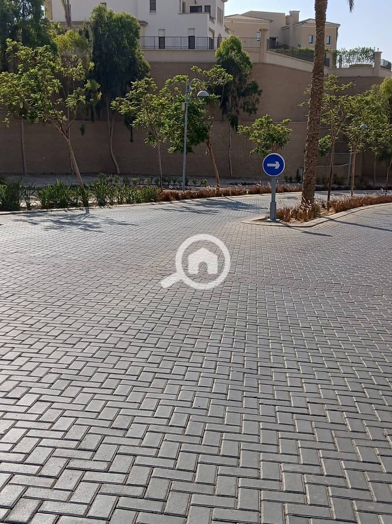 3 b87ce4cd-638f-495f-8f49-352013549b13. jpg