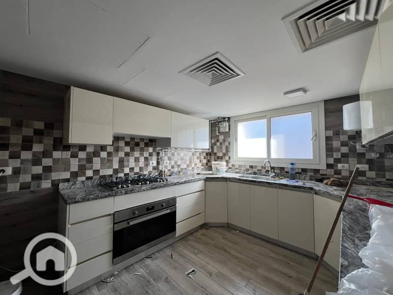 10 f9b7735c-ef2f-4caa-a5c9-4ad2e914db0d. jpg