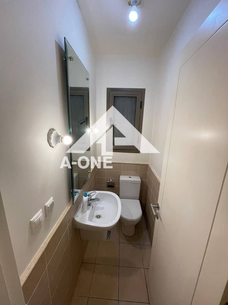 10 745cfa20-dc7d-4582-9c15-7ffa75d61a06. jpg