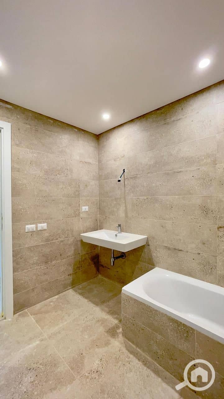 4 5580df68-99e1-48b8-8670-f4d75af69e53. jpg