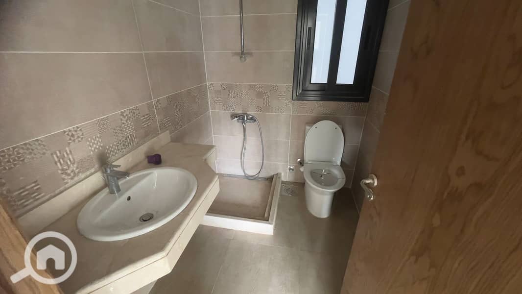 4 73b0fc12-389d-4429-9f35-e09fcccdf689. jpeg